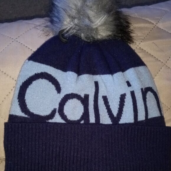 NWT Calvin Klein Beenie Pom Pom Hat - Picture 1 of 3